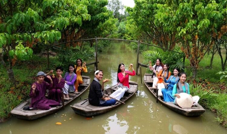Miệt vườn hút khách dịp hè
