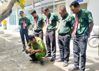 Công an phường Long Xuyên test ma túy đối với người lao động tại công ty, doanh nghiệp