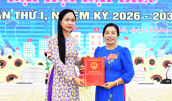 Bà Lê Thị Mai giữ chức Chủ tịch Hội Khuyến học xã Hòn Đất