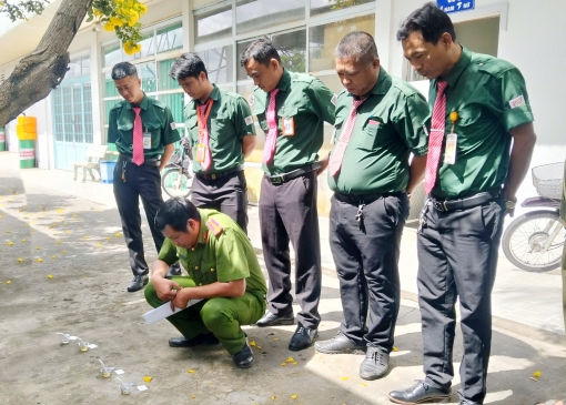 Công an phường Long Xuyên test ma túy đối với người lao động tại công ty, doanh nghiệp