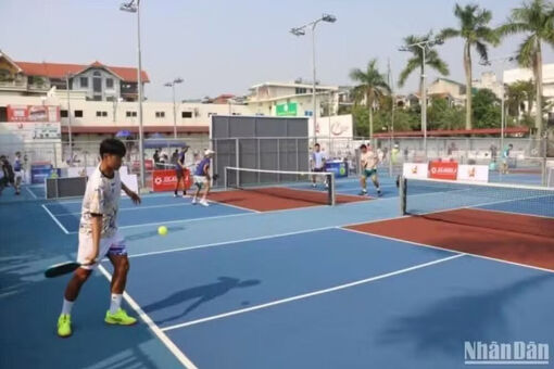 Cẩn trọng khi chơi pickleball dưới nắng gắt