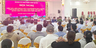 Bí thư Đảng ủy đặc khu Phú Quốc tiếp xúc, đối thoại với cán bộ, đảng viên và nhân dân