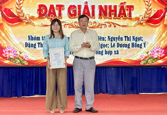 Xã Nhơn Mỹ trao giải Cuộc thi Chính luận về bảo vệ nền tảng tư tưởng của Đảng