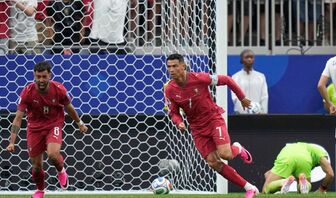 Vượt mặt Messi, Ronaldo lập kỷ lục tại World Cup