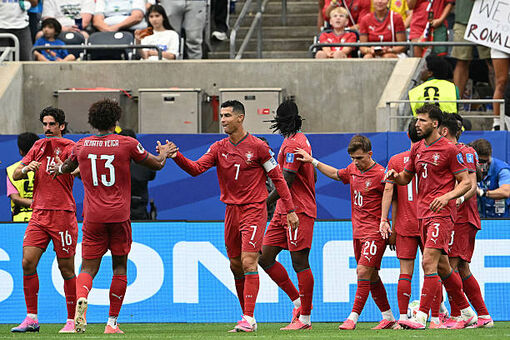 Bồ Đào Nha hủy diệt Uzbekistan 5 bàn trong ngày Ronaldo đi vào lịch sử