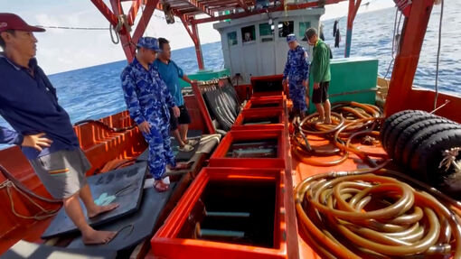 Cảnh sát biển bắt giữ tàu chở 55.000 lít dầu DO không phép