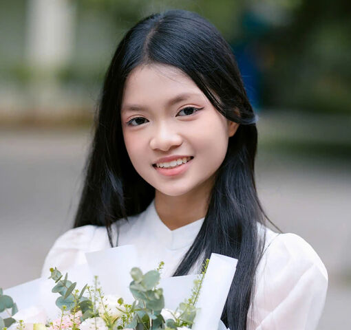 Nữ sinh Hà Nội giành "cú đúp" thủ khoa, làm điều đặc biệt sau kỳ thi lớp 10