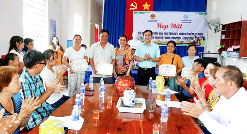 Phường Tịnh Biên khen thưởng 15 gia đình văn hóa tiêu biểu