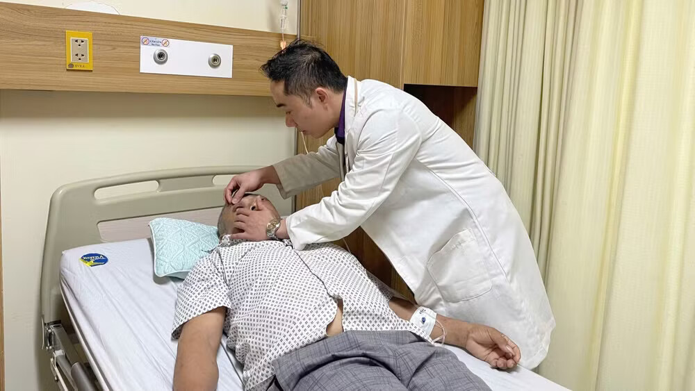 Cảnh báo ung thư hốc mắt sau nhiều năm tự chữa