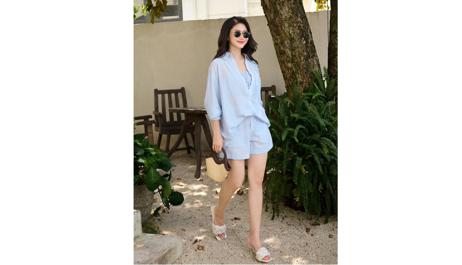 Từ quần shorts trắng đến denim, dấu ấn cá tính cho ngày nắng