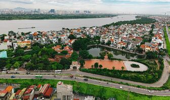 Ngôi làng hơn 1.000 năm tuổi cách phố cổ Hà Nội 3km khiến khách Tây mê như điếu đổ