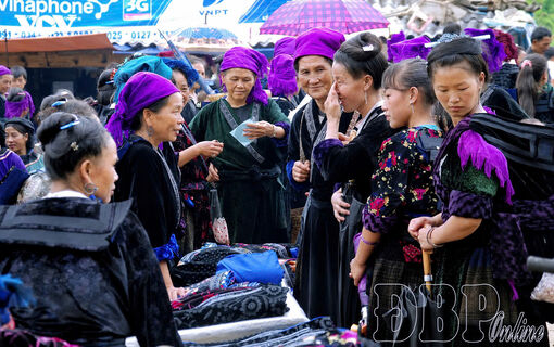 Chợ phiên vùng cao - hơn cả chuyện bán mua