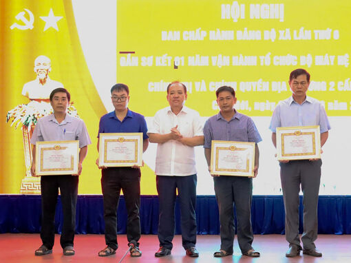 Phó Chủ tịch Thường trực UBND tỉnh An Giang Nguyễn Thanh Phong dự hội nghị Đảng ủy xã Chợ Mới
