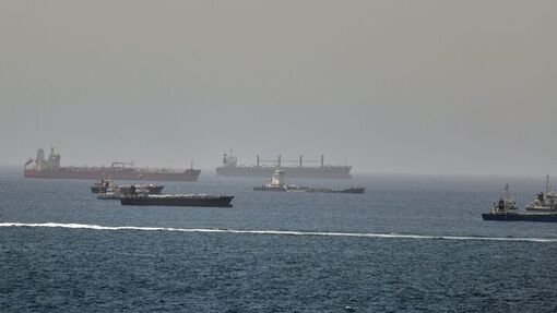 Iran bị cáo buộc tấn công tàu hàng gần Oman, căng thẳng eo biển Hormuz leo thang
