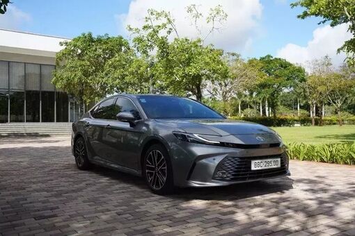 Tin xe 26/6: Camry tại Việt Nam bỏ máy xăng, Honda sắp hồi sinh SUV cũ