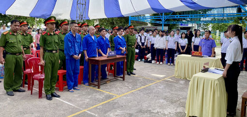 Xét xử lưu động kết hợp tuyên truyền pháp luật về phòng, chống ma túy đến học sinh