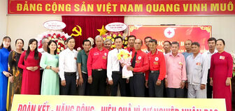 Ông Trần Văn Mỹ giữ chức Chủ tịch Hội Chữ thập đỏ xã Phú Hữu