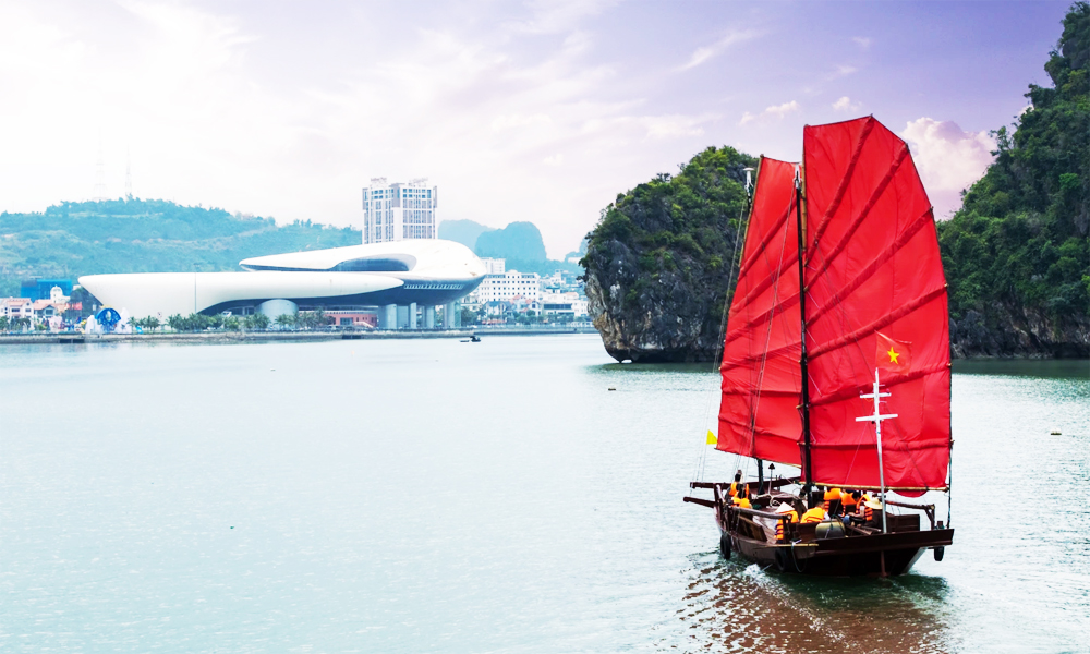 Tour trải nghiệm thuyền ba vách trên vịnh Hạ Long