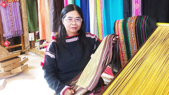 Hồi sinh hoa văn cổ Mnông trên thổ cẩm tơ tằm
