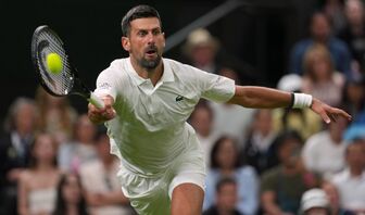 Sinner, Djokovic vất vả ngay tại vòng 1 Wimbledon