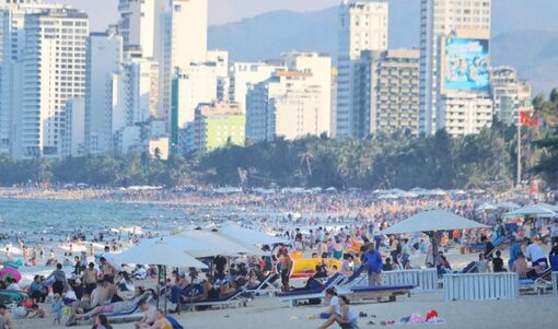 Du lịch đảo lộn vì nắng nóng cực đoan