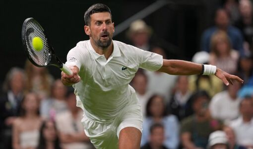 Sinner, Djokovic vất vả ngay tại vòng 1 Wimbledon
