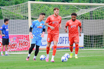 Có 2 ngôi sao mới nhập tịch, HLV Kim Sang-sik tin tuyển Việt Nam mạnh hơn trước