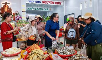 Tắc Sậy trước lễ tuyên phong Chân phước: Người miền Tây mở cửa cho khách tắm nhờ, sạc pin miễn phí