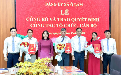 Xã Ô Lâm công bố và trao quyết định công tác tổ chức, cán bộ