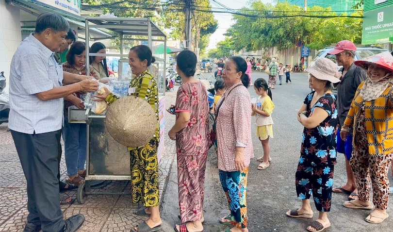 Long Xuyên học Bác từ những việc làm vì dân
