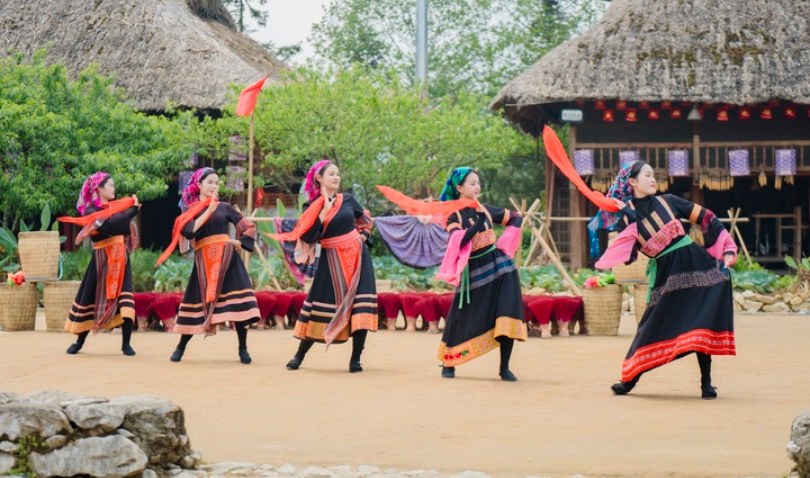 Sa Pa mùa lúa xanh: Chiêm ngưỡng "tấm thảm xanh" mướt mắt giữa đại ngàn