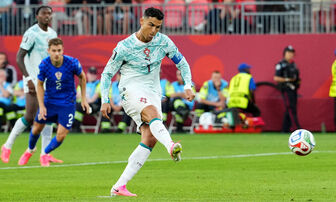 Khoảnh khắc Ronaldo 41 tuổi lần đầu tiên phá 'lời nguyền' 20 năm ở World Cup