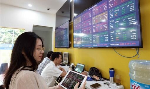 VN-Index lùi bước sau nhịp hồi, cổ phiếu PNJ giảm sàn