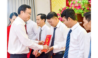 Đảng ủy xã An Biên công bố thành lập 16 chi bộ ấp sau sáp nhập