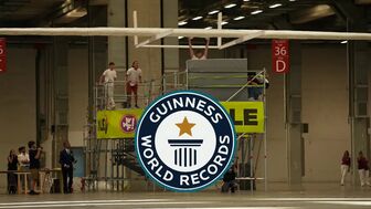 Kỷ lục Guinness về máy bay giấy lớn nhất thế giới