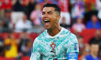 Thủ môn Tây Ban Nha: Ronaldo vẫn 'cực nguy hiểm', không biết kiềm tỏa thế nào
