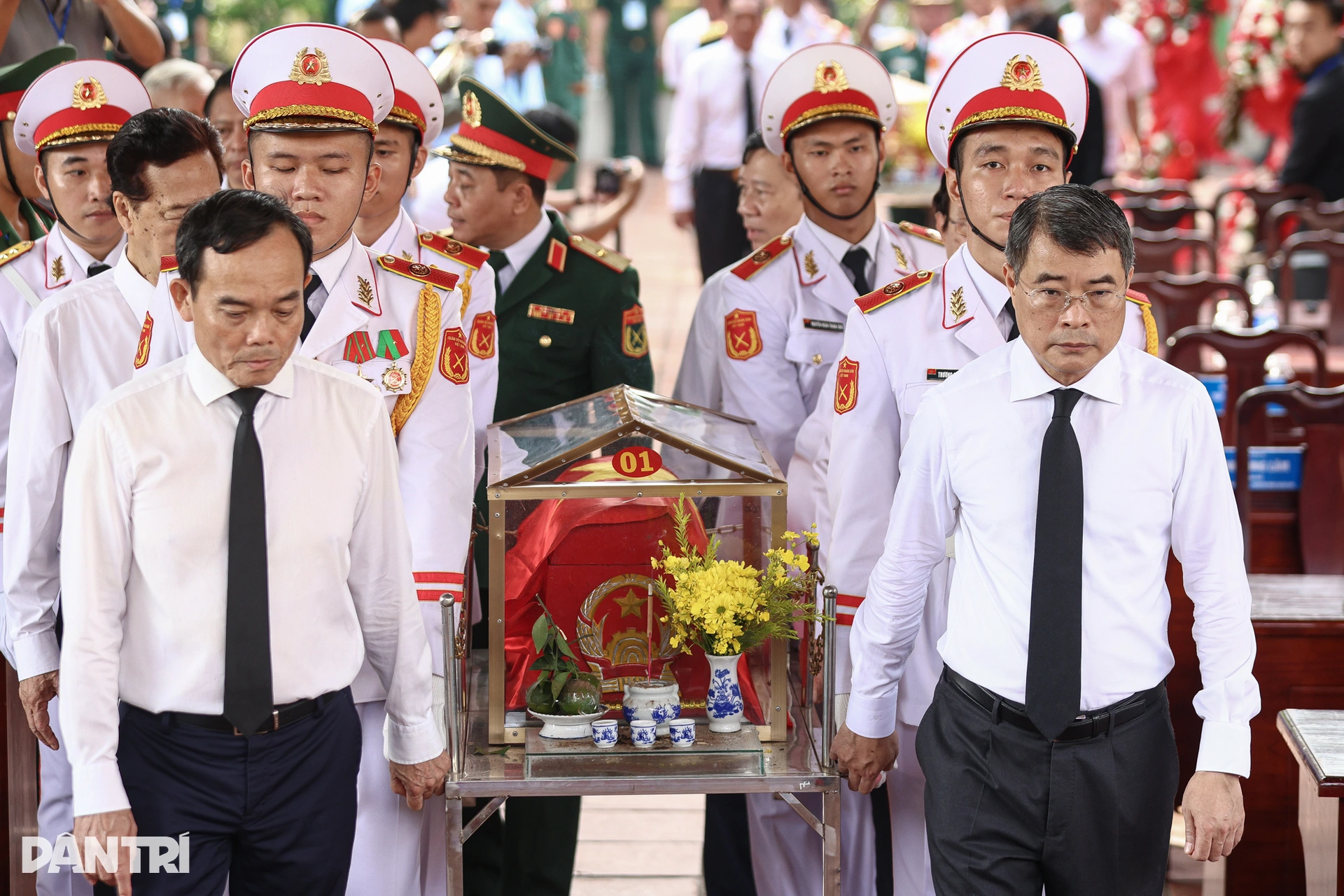 Phát hiện rãnh chôn 25m chứa 7 bộ hài cốt liệt sỹ ở Công viên Lê Thị Riêng