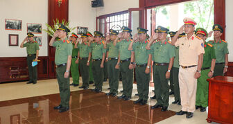 Công an tỉnh An Giang dâng hương kỷ niệm 80 năm Ngày truyền thống lực lượng An ninh nhân dân