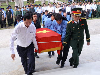 Đón Đội K92, K93 hoàn thành nhiệm vụ quy tập 170 hài cốt liệt sĩ về nước