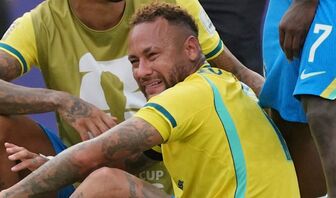 Neymar chia tay đội tuyển Brazil
