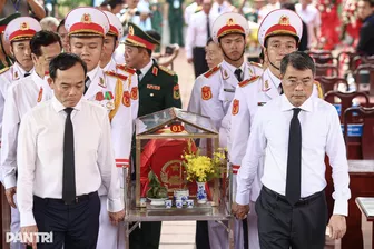 Phát hiện rãnh chôn 25m chứa 7 bộ hài cốt liệt sỹ ở Công viên Lê Thị Riêng