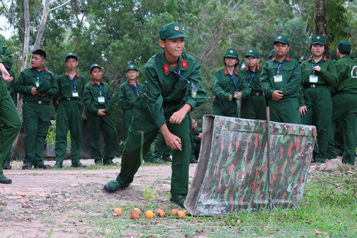 9 ngày khoác áo lính