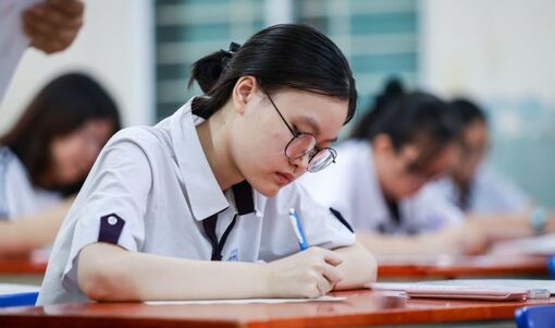 Điểm thi tốt nghiệp THPT 2026 cân bằng giữa nhóm STEM và xã hội