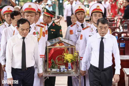 Phát hiện rãnh chôn 25m chứa 7 bộ hài cốt liệt sỹ ở Công viên Lê Thị Riêng