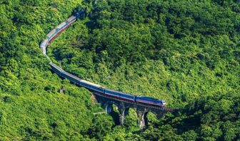 Báo Mỹ ca ngợi hành trình tàu lửa ở Việt Nam đẹp top đầu thế giới