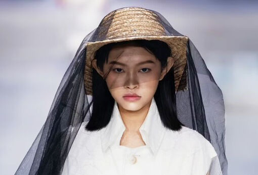 Nhà tạo mẫu Hàn Quốc “tái sinh” di sản truyền thống trên sàn runway Việt Nam