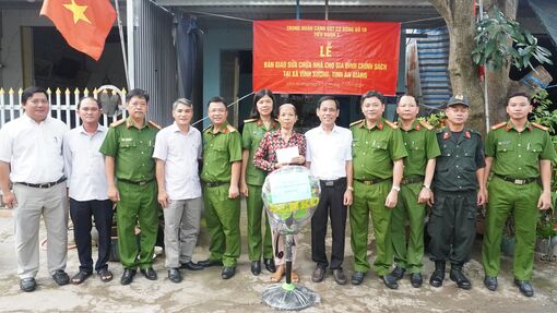 Tiểu đoàn 3 (Trung đoàn Cảnh sát cơ động số 10) tổng kết hành quân dã ngoại tại xã biên giới Vĩnh Xương