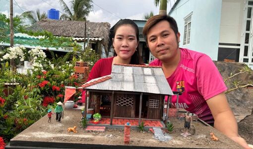 Vợ chồng miền Tây lưu giữ ký ức qua những "căn nhà thu nhỏ"