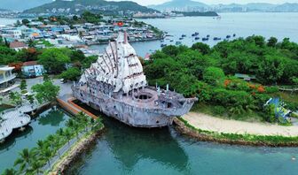 Độc đáo thủy cung trong con tàu "hóa thạch" giữa vịnh Nha Trang