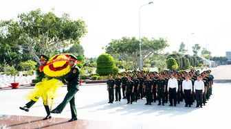 Thượng tướng Lê Quang Minh viếng Nghĩa trang liệt sĩ tỉnh và Đền tưởng niệm Anh hùng liệt sĩ và Người có công tỉnh